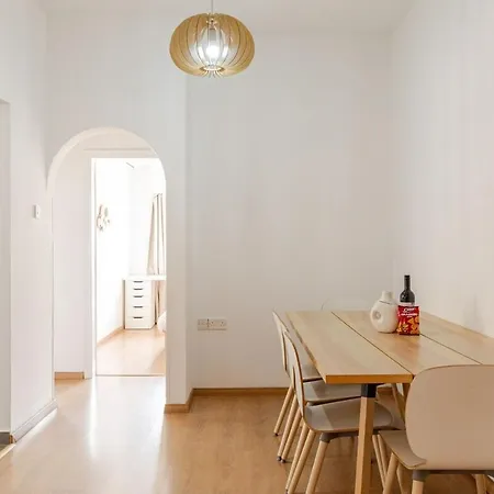 Cosy 2-bedroom Apartment, 10 Minutes From The Apartment