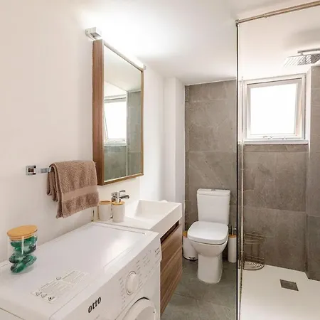 Cosy 2-bedroom Apartment, 10 Minutes From The * Lárnaka