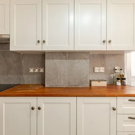 Cosy 2-bedroom Apartment, 10 Minutes From The * Larnaca