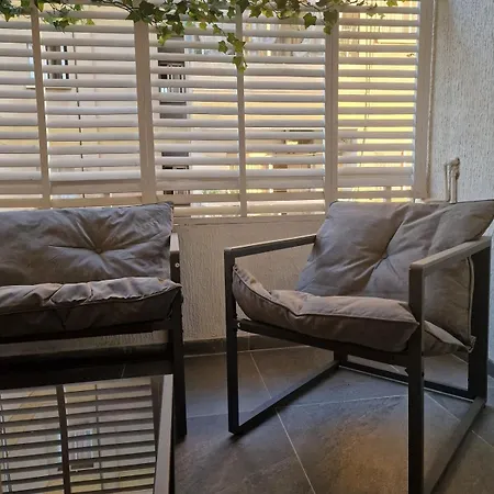 Cosy 2-bedroom Apartment, 10 Minutes From The Apartment