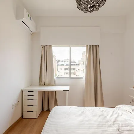 Apartment Cosy 2-Bedroom Apartment, 10 Minutes From The Beach *