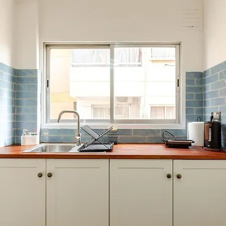 Cosy 2-bedroom Apartment, 10 Minutes From The 公寓 *