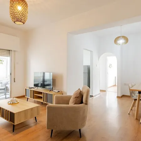 Cosy 2-bedroom Apartment, 10 Minutes From The Apartment Larnaka