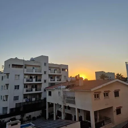 Apartment Cosy 2-Bedroom Apartment, 10 Minutes From The Beach *