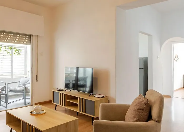 Cosy 2-bedroom Apartment, 10 Minutes From The Apartmán