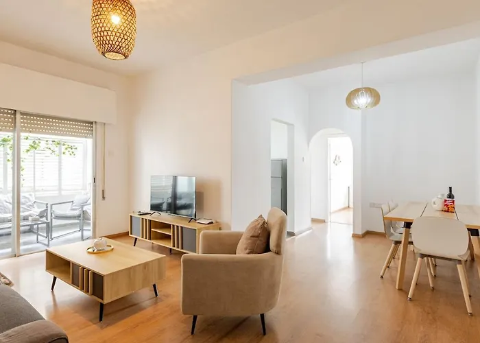 Cosy 2-bedroom Apartment, 10 Minutes From The Apartment Larnaca