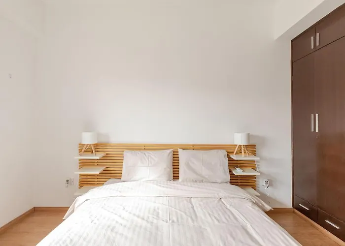 Cosy 2-bedroom Apartment, 10 Minutes From The *