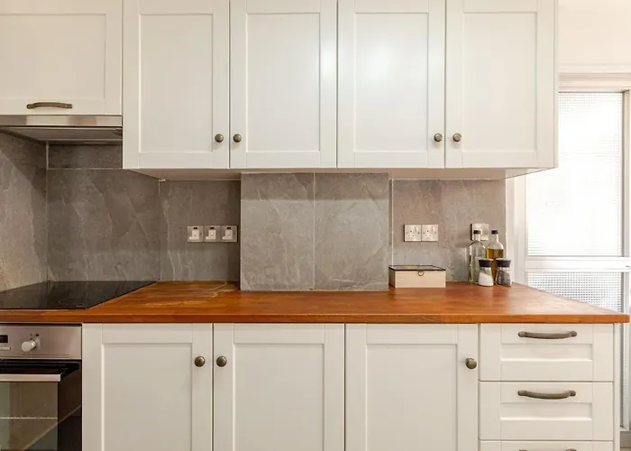 Cosy 2-bedroom Apartment, 10 Minutes From The * Larnaca