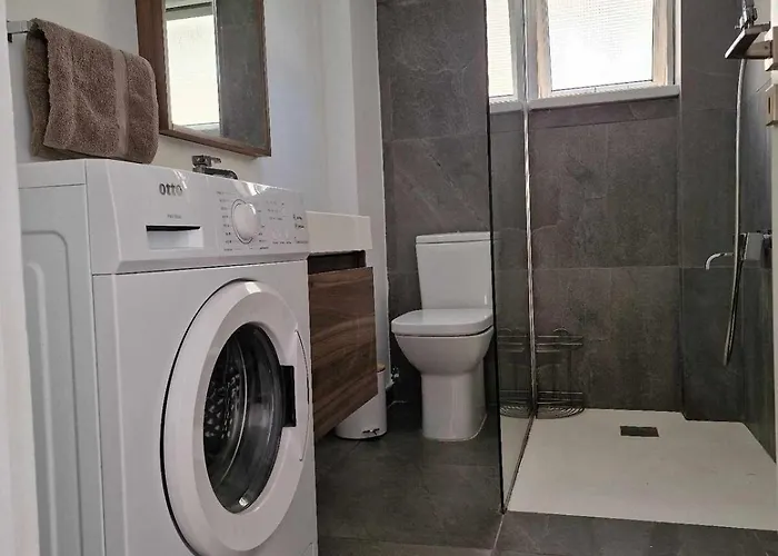 Cosy 2-bedroom Apartment, 10 Minutes From The Apartmán