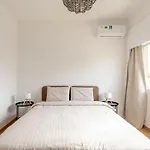 Cosy 2-bedroom Apartment, 10 Minutes From The *