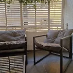 Cosy 2-bedroom Apartment, 10 Minutes From The شقة