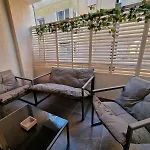 Cosy 2-bedroom Apartment, 10 Minutes From The لارنكا